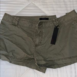 Cargo green shorts